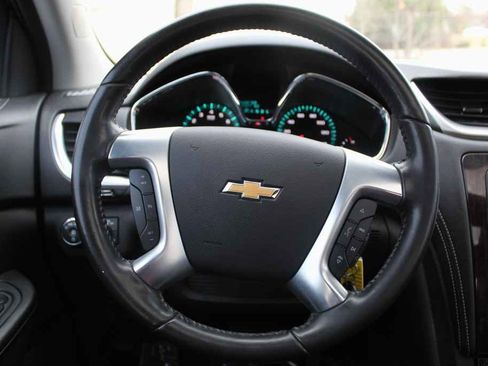 Used 2017 Chevrolet Traverse LT image 17