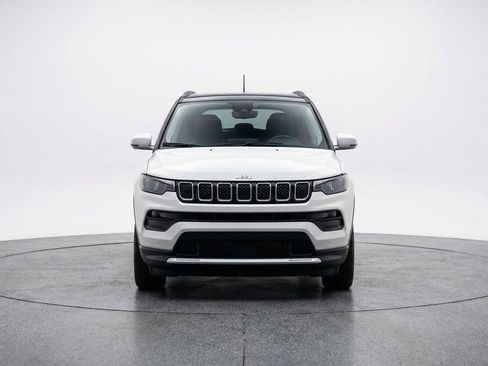 Used 2025 Jeep Compass Limited AWD/4WD image 2