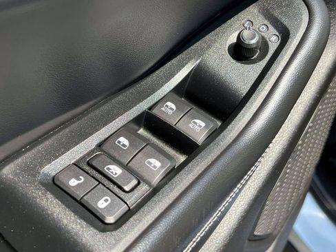 Used 2023 Jeep Grand Cherokee Laredo AWD/4WD image 17