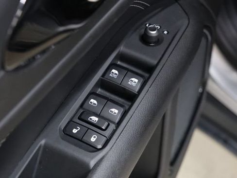 Used 2024 Jeep Compass Latitude w/ Convenience Group AWD/4WD image 17