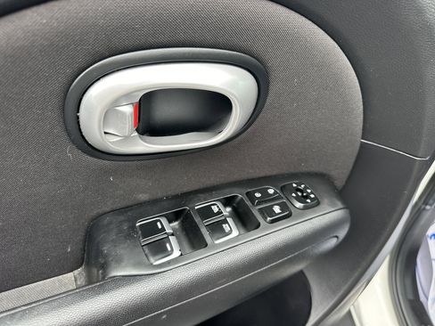 Used 2019 Kia Soul + FWD image 9