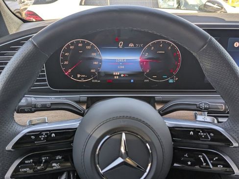 Used 2025 Mercedes-Benz GLS 450 4MATIC image 15