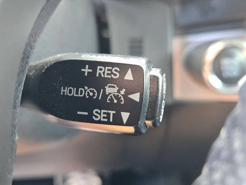 Used 2022 Toyota Tacoma Limited AWD/4WD image 35