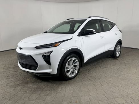 Used 2023 Chevrolet Bolt EUV LT w/ Driver Confidence Package image 3