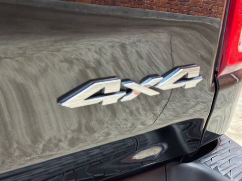 Used 2022 RAM 1500 Big Horn AWD/4WD image 3