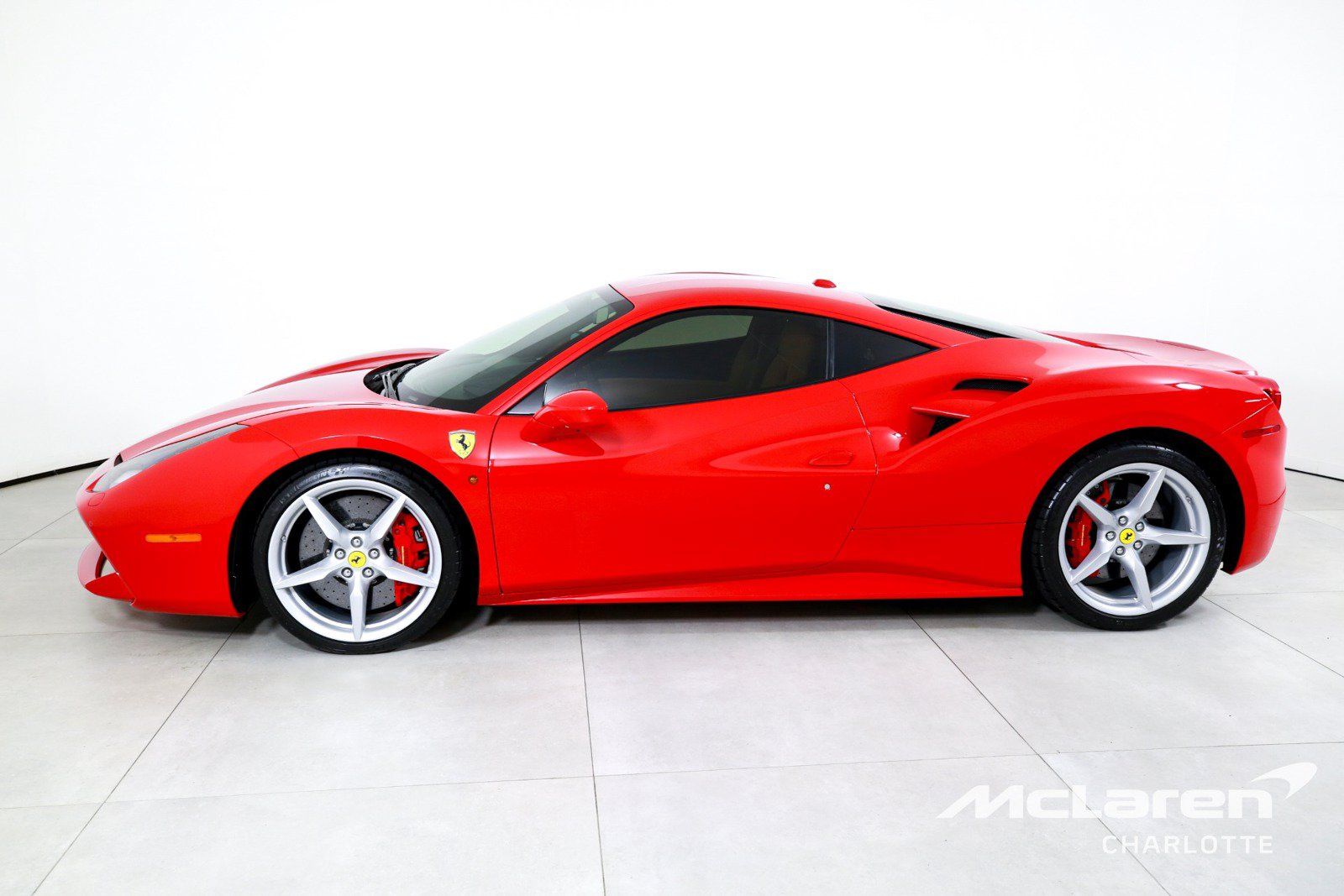 Used 2018 Ferrari 488 GTB RWD image 5