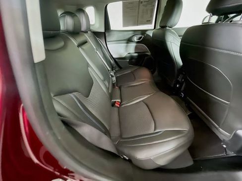Used 2022 Jeep Compass Latitude FWD image 27