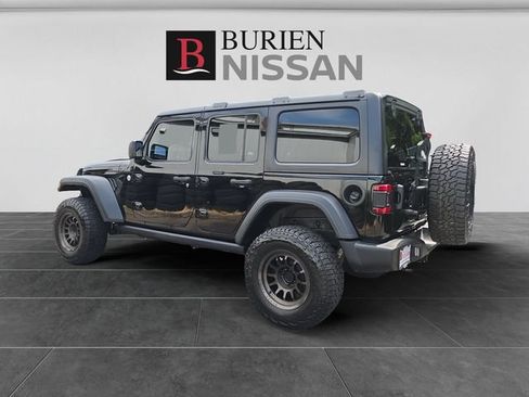 Used 2018 Jeep Wrangler Unlimited Sport S AWD/4WD image 3