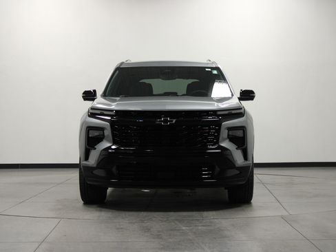 Used 2025 Chevrolet Traverse RS image 9