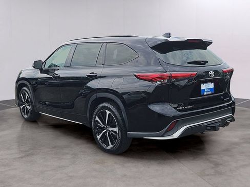 Used 2022 Toyota Highlander XSE AWD/4WD image 6