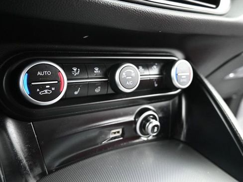 Used 2022 Alfa Romeo Stelvio Veloce image 15