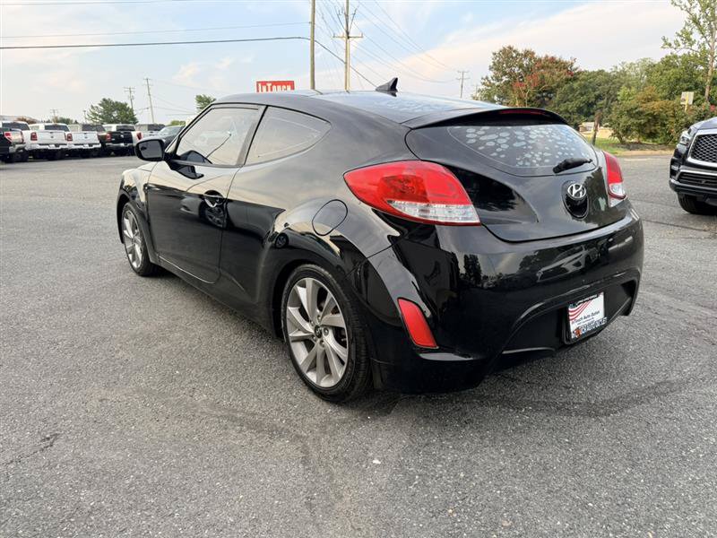Used 2016 Hyundai Veloster FWD image 11