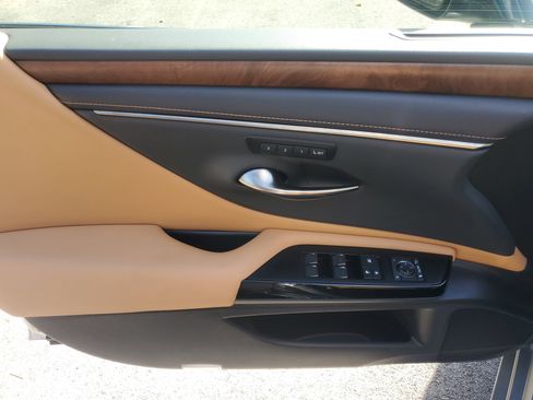 Used 2023 Lexus ES 350 w/ Premium Package image 18