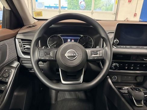 Used 2023 Nissan Rogue S AWD/4WD image 14