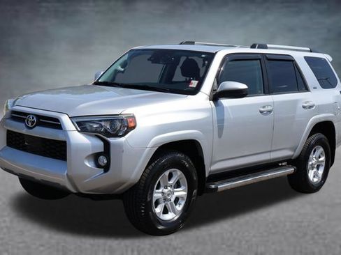 Used 2020 Toyota 4Runner SR5 AWD/4WD image 23