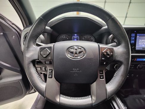 Used 2018 Toyota Tacoma TRD Off-Road w/ TRD Premium Off Road Package AWD/4WD image 34