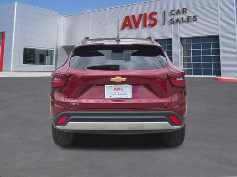 Used 2025 Chevrolet Trax LT w/ LT Convenience Package FWD image 7
