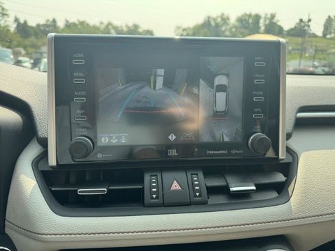 Used 2020 Toyota RAV4 Limited image 16