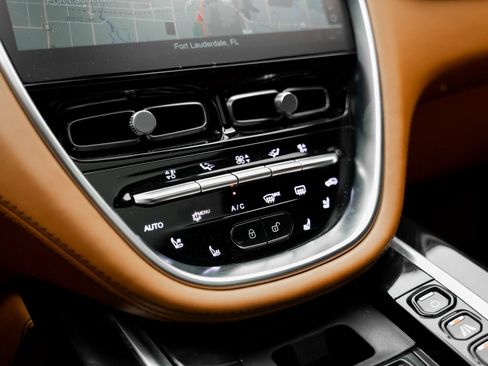 Used 2021 Aston Martin DBX image 48