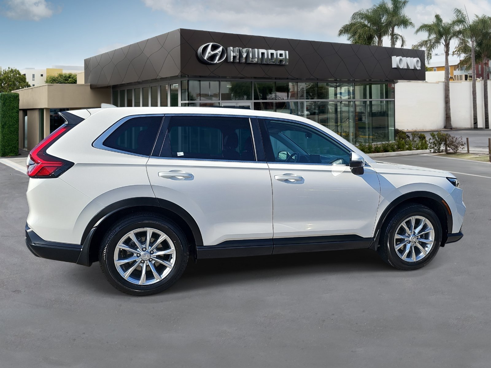 Used 2024 Honda CR-V EX-L image 2