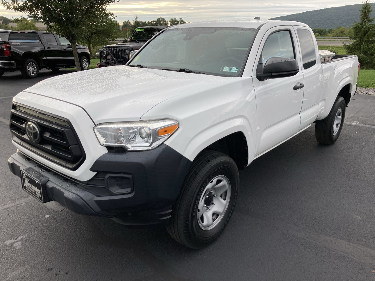 Used 2020 Toyota Tacoma SR AWD/4WD image 3