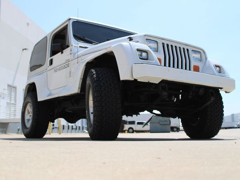 Used 1991 Jeep Wrangler Renegade AWD/4WD image 22
