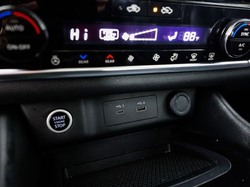 Used 2023 Nissan Rogue SL w/ SL Premium Package image 32