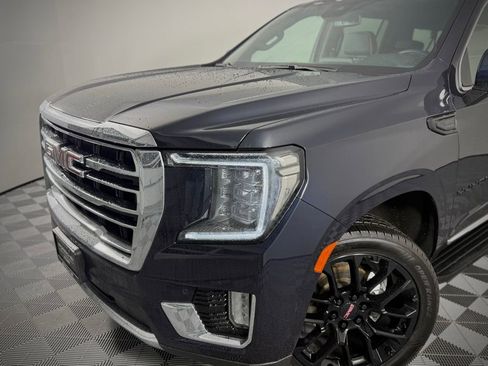 Used 2023 GMC Yukon XL SLT w/ SLT Premium Package image 11