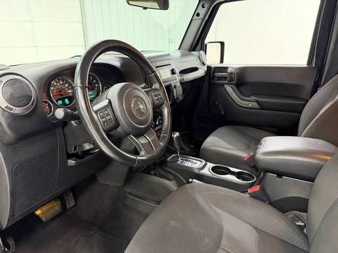Used 2017 Jeep Wrangler Sport w/ Quick Order Package 24S AWD/4WD image 12