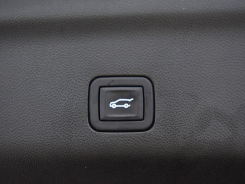 Used 2024 GMC Yukon XL Denali w/ Advanced Technology Package AWD/4WD image 28