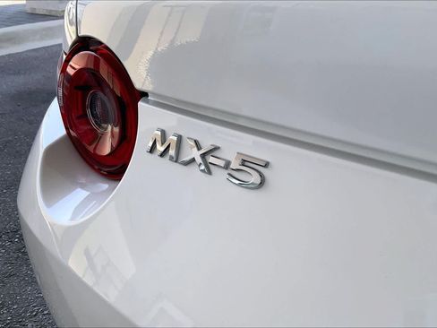 Used 2025 MAZDA MX-5 Miata RF Grand Touring RWD image 31