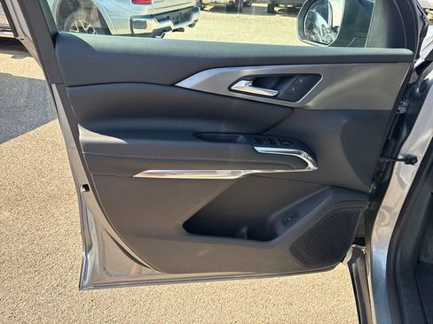 Used 2025 Chevrolet Traverse LT AWD/4WD image 7