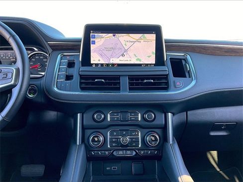 Used 2021 Chevrolet Suburban Premier w/ Premium Package image 18