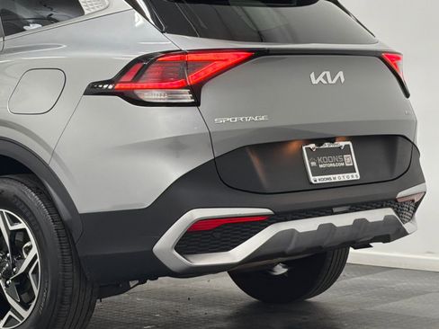 Used 2025 Kia Sportage LX AWD/4WD image 7