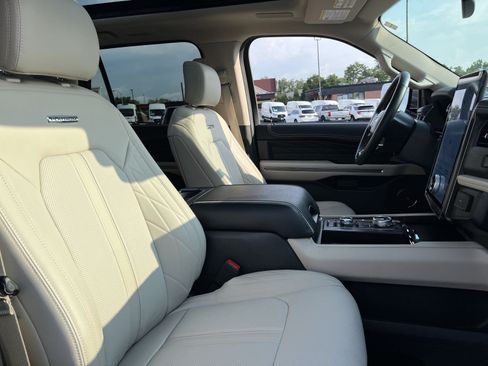 Used 2024 Ford Expedition Platinum AWD/4WD image 36