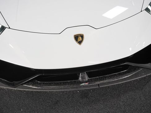 Used 2018 Lamborghini Huracan Performante AWD/4WD image 13