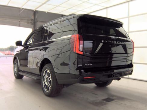 Used 2025 Ford Expedition Active AWD/4WD image 7