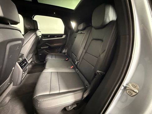 Certified 2025 Porsche Cayenne image 24