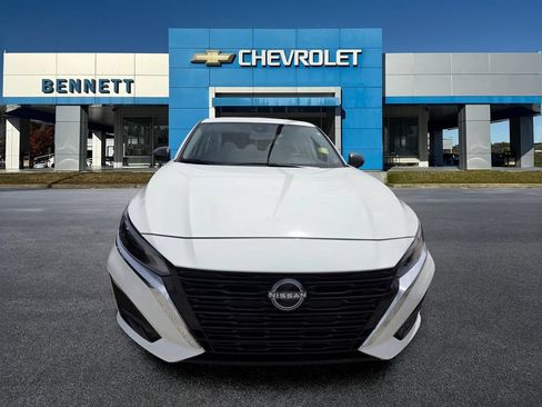 Used 2025 Nissan Altima 2.5 SV FWD image 2