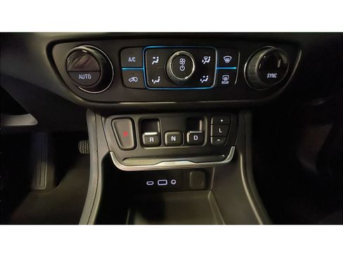 Used 2021 GMC Terrain SLE w/ Driver Convenience Package AWD/4WD image 14