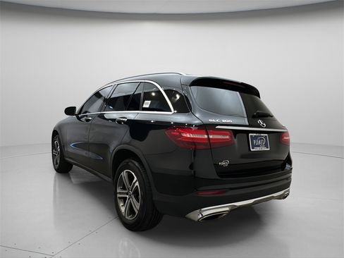 Used 2019 Mercedes-Benz GLC 300 4MATIC image 3
