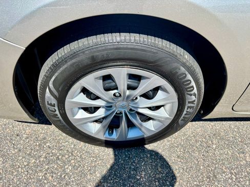 Used 2015 Toyota Camry LE FWD image 28