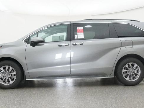 New 2026 Toyota Sienna XLE FWD image 39