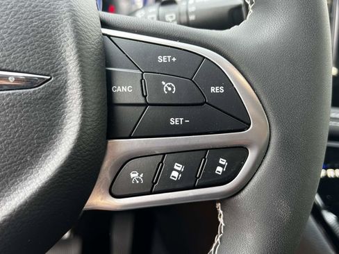 Used 2026 Chrysler Pacifica Select FWD image 21