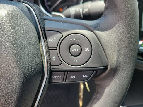 Used 2020 Toyota Camry SE FWD image 19