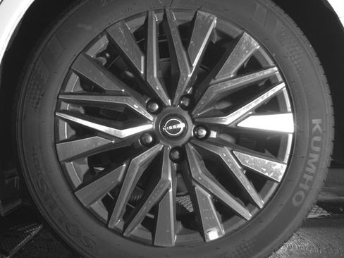 Used 2025 Nissan Altima 2.5 SV FWD image 14