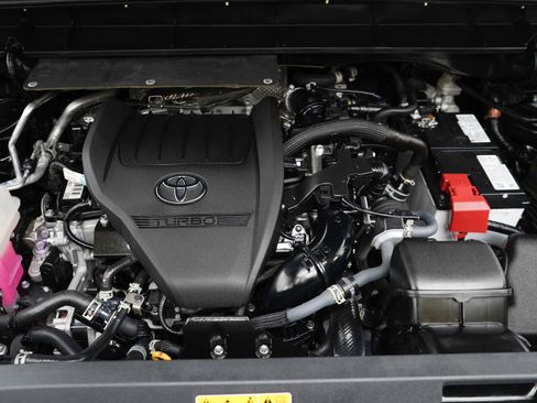 Used 2025 Toyota Highlander XSE AWD/4WD image 30