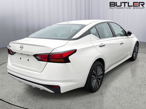 Used 2025 Nissan Altima 2.5 SV FWD image 6