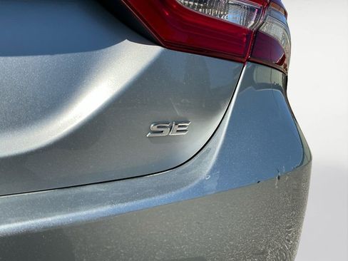 Used 2019 Toyota Camry SE FWD image 19