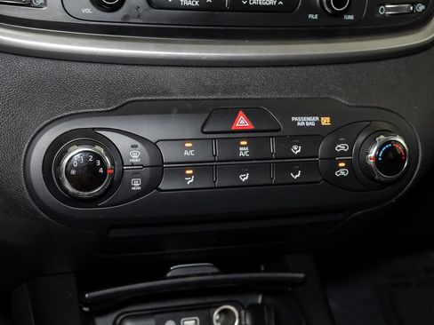 Used 2016 Kia Sorento FWD image 18